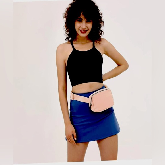 NWT- THE JULIA BAG
Pink rose fanny pack
Soft vegan leather
comes with dust bag - Picture 2 of 16